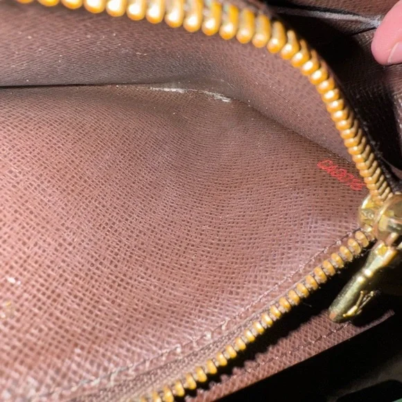 Louis Vuitton Damier Ebene Sarah Wallet pre loved condition - Picture 11 of 12